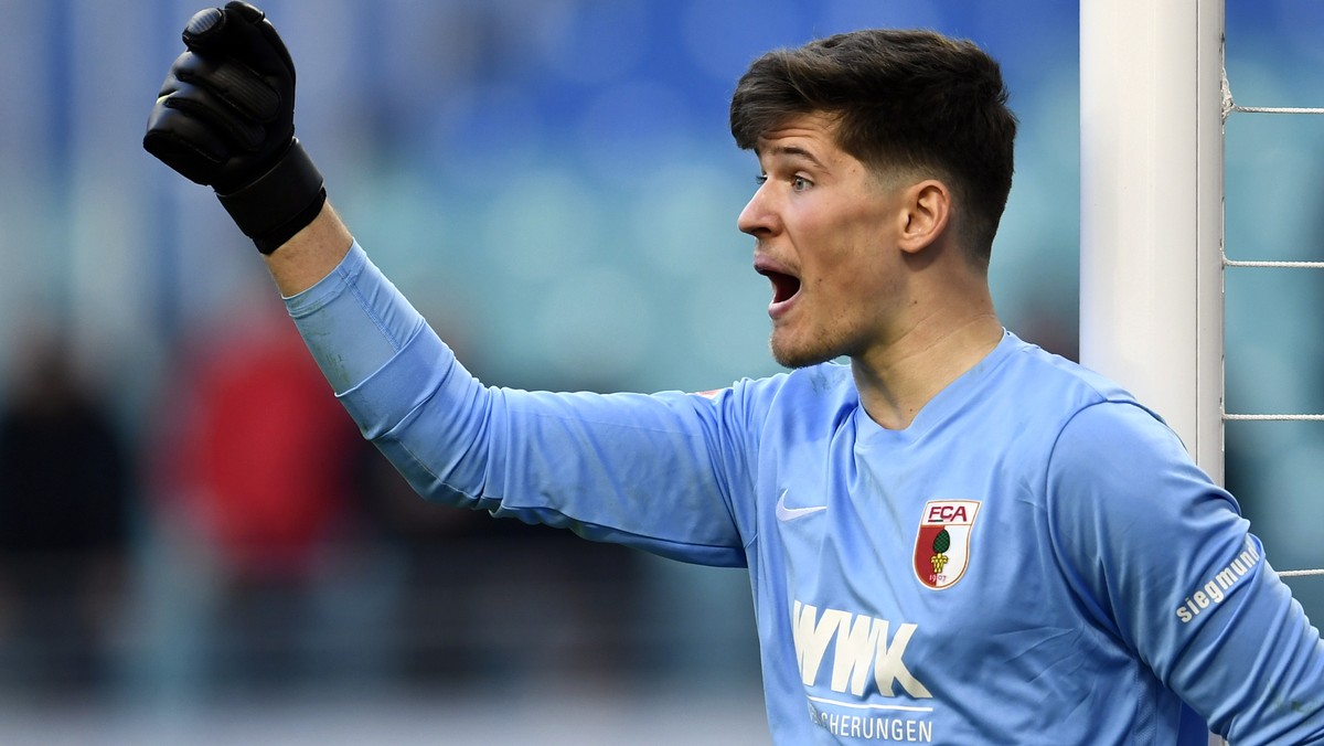 epa07424876 Augsburg's goalkeeper Gregor Kobel gestures during the German Bundesliga soccer match between RB Leipzig and FC Augsburg, in Leipzig, Germany, 09 March 2019. EPA/FILIP SINGER CONDITIO ...