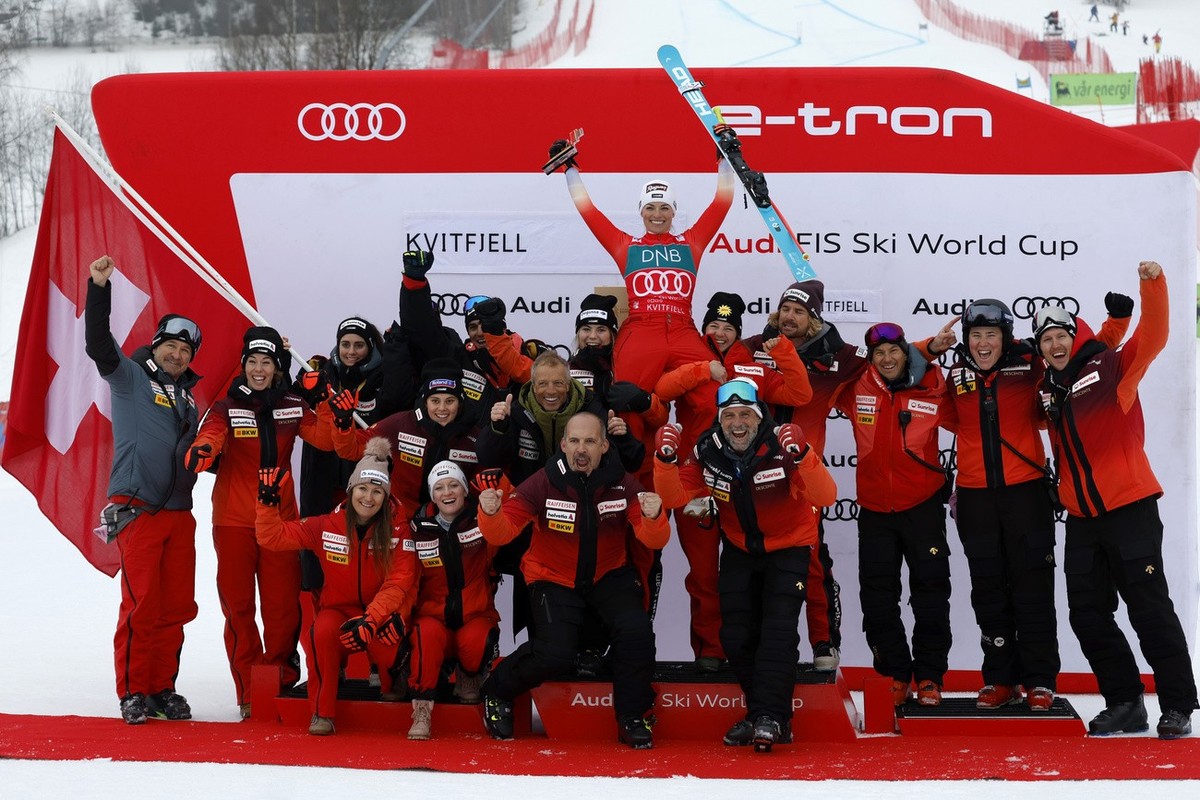 Switzerland's Lara Gut Behrami celebrates with the team after winning an alpine ski, women's World Cup super-G race, in Kvitfjell, Norway, Saturday, March 2, 2024. (AP Photo/Alessandro Trova ...