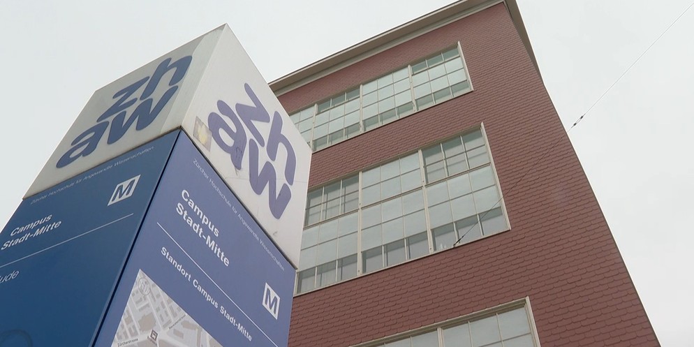 Die School of Management and Law (SML) der ZHAW schrieb im dritten Quartal 2023 einen Verlust von über drei Millionen Franken. Dies zwingt die SML zu einer Kostenbremse. Unter anderem werden Weihnacht ...