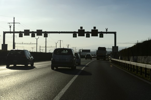 Autobahnstrecke zwischen Genf und Lausanne – Pannenstreifen sind teilweise um etwa einen Meter schmaler als normale Fahrspuren.&nbsp;