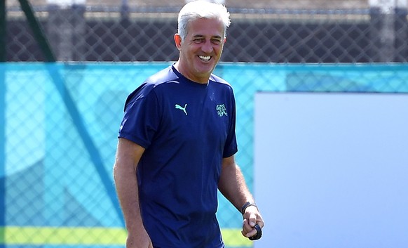 epa09272410 Switzerland&#039;s head coach Vladimir Petkovic during the training session at the Tre Fontane sporting centre in Rome, Italy, 15 June 2021. Switzerland will face Italy in their UEFA EURO  ...