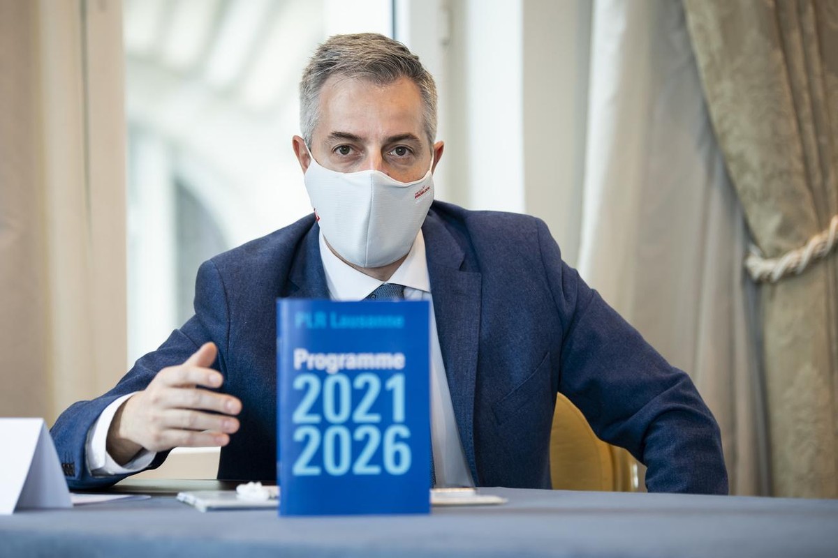 Pierre-Antoine Hildbrand, conseiller municipal et candidat PLR, s'exprime lors d'une conférence de presse sur le 2ème tour à la Municipalité de Lausanne le jeudi 11 mars 2021 à Lausanne.