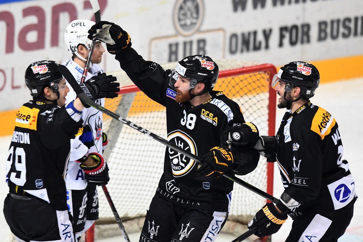 Lugano's player Ryan Johnston, Lugano’s player Raffaele Sannitz and Lugano’s player Julian Walker, from left, celebrate the 2-2 goal during the fifth match of the quarterfinal of National League  ...
