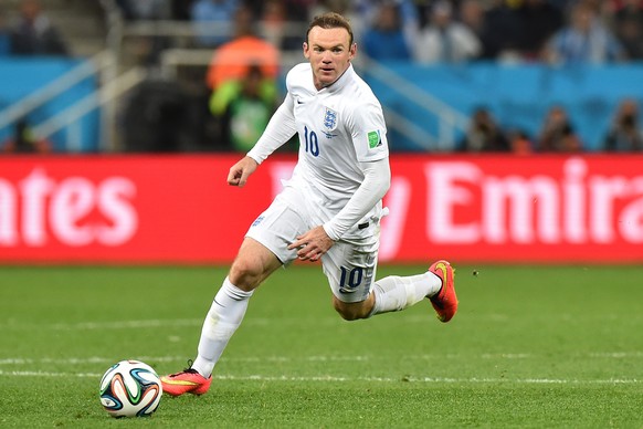 England&#039;s forward Wayne Rooney runs with the ball during the Group D football match between Uruguay and England at the Corinthians Arena in Sao Paulo on June 19, 2014, during the 2014 FIFA World  ...