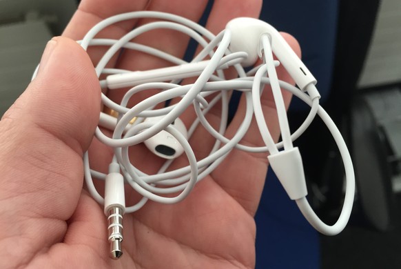 Apple nennt seine weissen Ohrstöpsel EarPods. Die Nutzer verbringen viel Zeit mit dem Entwirren.