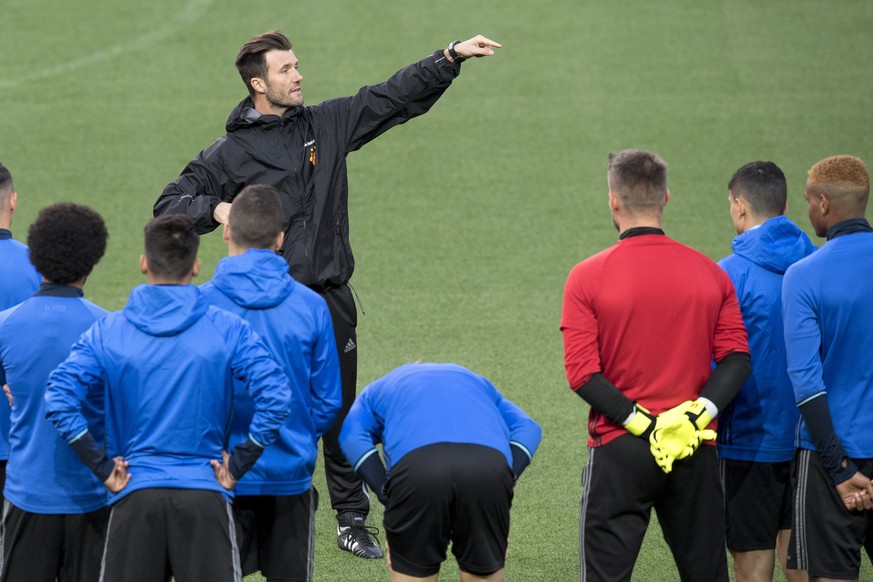 epa06198647 Basel&#039;s head coach Raphael Wicky leads a training session at the Old Trafford Stadium, in Manchester, Britain, 11 September 2017. FC Basel 1893 will face Manchester United in the UEFA ...