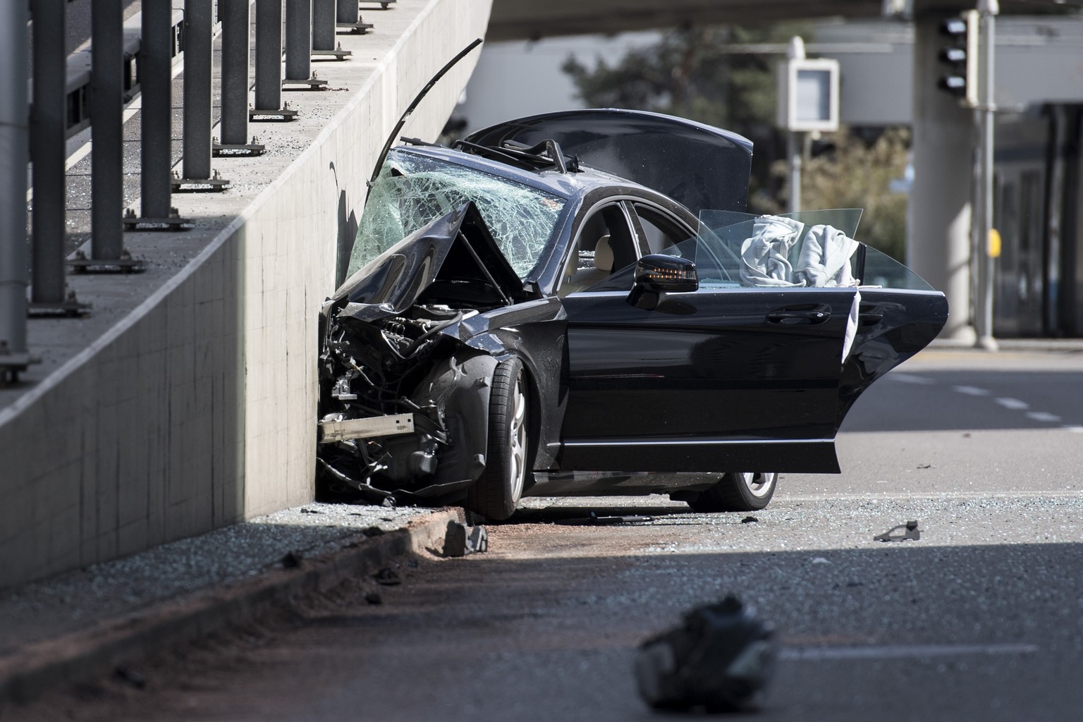 Raser Unfall Mit Drei Verletzten Bei Der Zurcher Hardbrucke