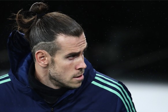 Real Madrid&#039;s Gareth Bale sits in the bench prior of the Champions League soccer match Group A between Real Madrid and Paris Saint Germain at the Santiago Bernabeu stadium in Madrid, Spain, Tuesd ...