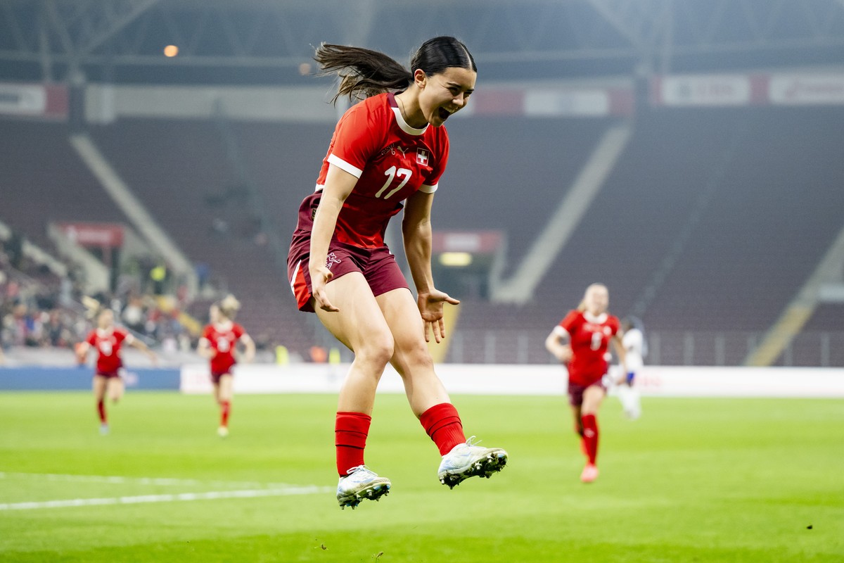 epa11691308 Switzerland's midfielder Naomi Luyet, celebrates after scoring the 2:1 goal during the women's international friendly soccer match between Switzerland and France at the Stade de  ...