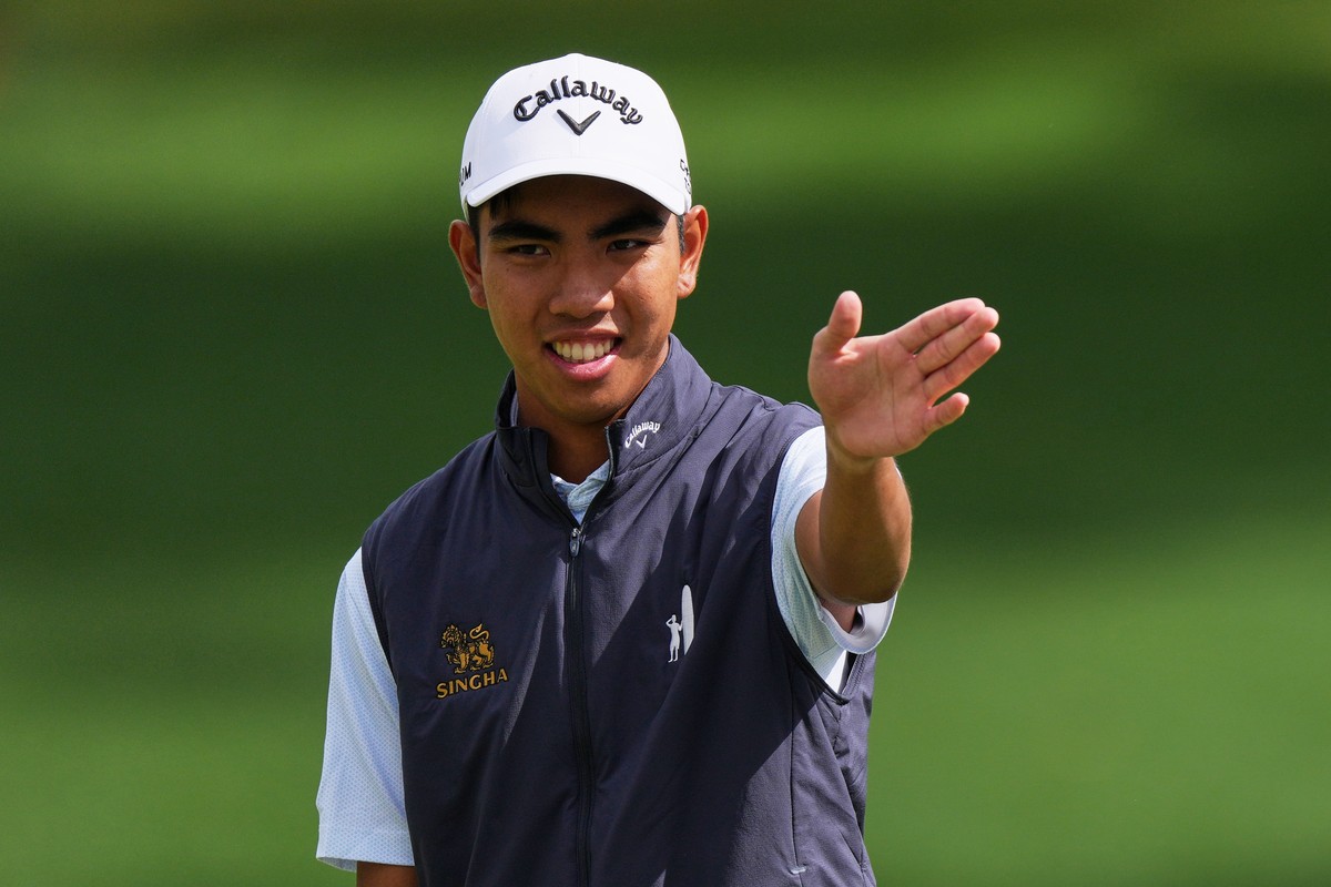 Fifa Laopakdee, of Thailand, lines up a putt during a practice round ahead of the Masters golf tournament at the Augusta National Golf Club, Monday, April 6, 2026, in Augusta, Ga. (AP Photo/Matt Slocu ...
