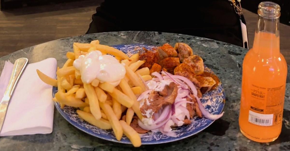 kann-das-gut-sein-wir-haben-den-ersten-taxiteller-der-schweiz-probiert