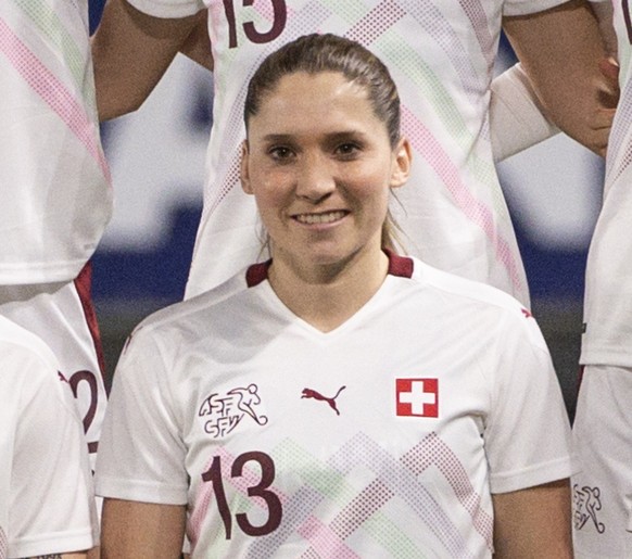 The Swiss players pose for the traditional group photo, top from left to right, goalkeeper Seraina Friedli, Svenja Foelmi, Julia Stierli, Luana Buehler, Riola Xhemaili, and Ramona Bachmann, and bottom ...