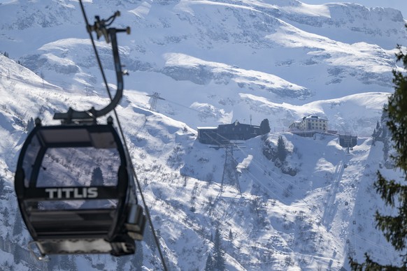 Eine Gondel der Gondelbahn Engelberg-Titlis Express ist auf der Gerschnialp und zwischen dem Truebsee, wo eine Gondel der selben Bahn abstuerzte, am Mittwoch, 18. Maerz 2026 in Engelberg. (KEYSTONE/Ur ...