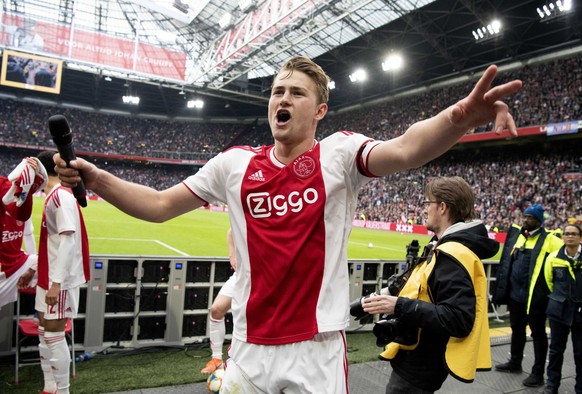 epa07564726 Ajax player Matthijs de Ligt celebrates their win after the Dutch Eredivisie match between Ajax Amsterdam and FC Utrecht, in Amsterdam, The Netherlands, 12 May 2019. EPA/OLAF KRAAK