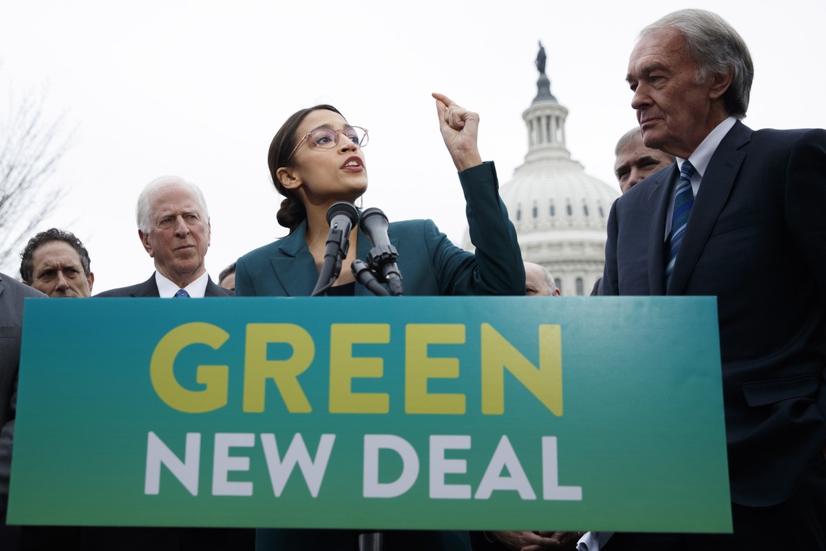 epaselect epa07351016 Democratic Representative from New York Alexandria Ocasio-Cortez (L), with US Democratic Senator from Massachusetts Ed Markey (R), delivers remarks on the 'Green New Deal  ...