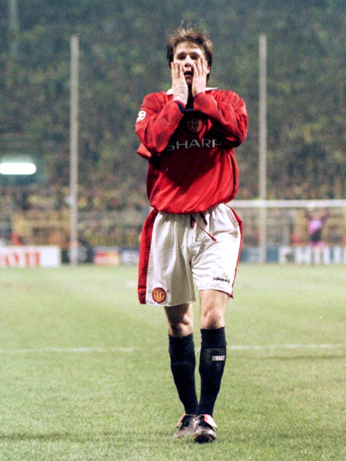 Bildnummer: 09287010 Datum: 09.04.1997 Copyright: imago/Colorsport
DAVID BECKHAM(MAN U) MISSES UTD S BEST CHANCE ON GOAL. BORUSSIA DORTMUND V MANCHESTER UNITED. UEFA CHAMPIONS LEAGUE SEMI FINAL, 09/04 ...