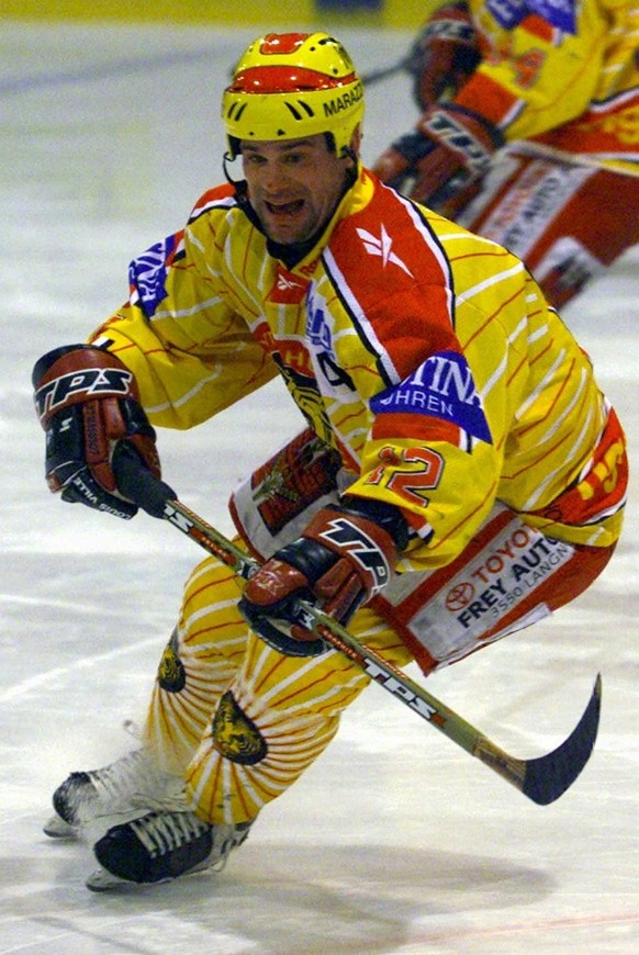 Der Langnauer Stuermer und Spielmacher Todd Elik am Samstag, 4. November 1999 im Eishockey NLA-Meisterschaftspiel SC Langnau gegen die ZSC Lions in Langnau. (KEYSTONE/JUERG MUELLER) === ELECTRONIC IMA ...