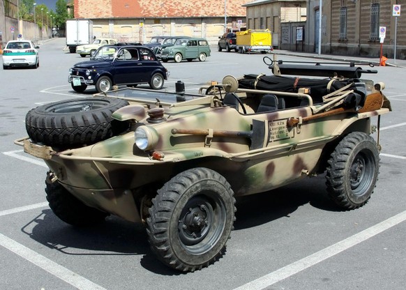Militär-Duro in Chur in Rhein geraten – Rekrut unter Schock
Hat da jemand die falsche Karre erwischt in der Garage?
Das nächste mal einfach diese hier nehmen.