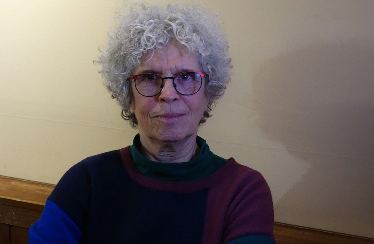 Treffen mit der Bürgerinneninitiatve Omas gegen Rechts in Dresden, am 13. Februar 2025. Von links: Monika (70 Jahre, aus Dresden), Christina (56 Jahre, aus Ostsaxen), Sigrid (64 Jahre, aus Dresden) un ...