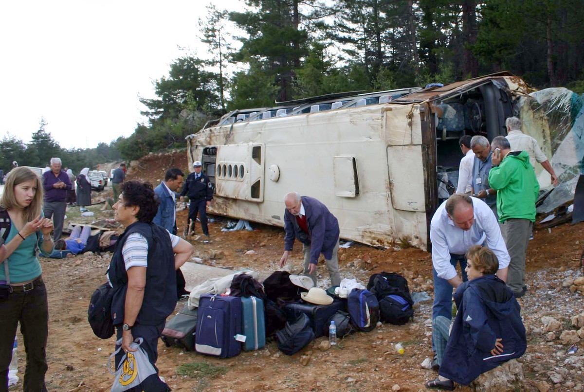 9. Mai. 2005: Bei einem Busunglück im Süden der Türkei kommt ein Schweizer ums Leben, 19 weitere werden verletzt. Die Touristen befinden sich auf der Rückfahrt von einem Ausflug im Süden der Türkei in ...