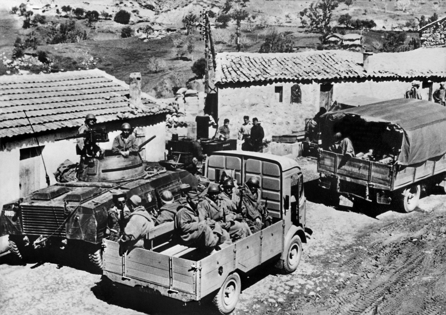 Die zweite Kompanie des 50. Batallion der Genietruppen der franzoesischen Armee bei einer Truppenverschiebung, aufgenommen am 14. Mai 1956 in der Region von L&#039;Oued-El-Bahri. Die Armee der franzoe ...