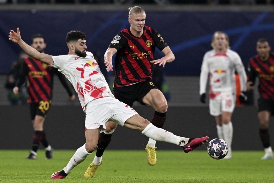 epa10484404 Erling Haaland (R) of Manchester City in action against Josko Guardiol (L) of Leipzig during the UEFA Champions League, Round of 16, 1st leg between RB Leipzig and Manchester City in Leipz ...