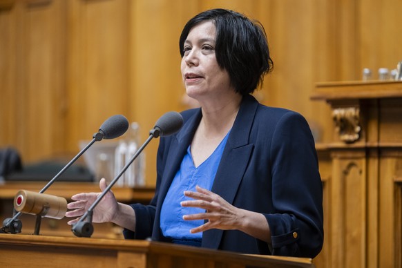 Min Li Marti, SP-ZH, spricht fuer die Kommission zur Debatte um Doppelnamen, an der Sommersession der Eidgenoessischen Raete, am Donnerstag, 6. Juni 2024 im Nationalrat in Bern. (KEYSTONE/Alessandro d ...