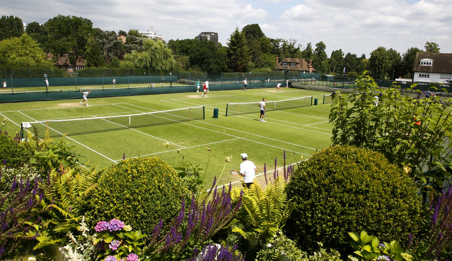 epa06059734 General view of the training courts prior to the Wimbledon Championships at the All England Lawn Tennis Club, in London, Britain, 01 July 2017. The 2017 Wimbledon Tennis Championships begi ...