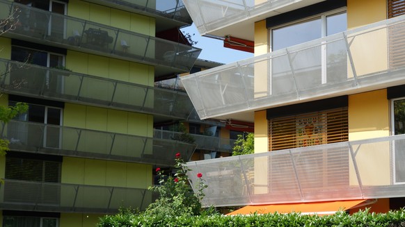 Verlassene Sugus-Häuser in der Neustrasse 81, 83 und 85. Viele Mieterinnen und Mieter sind bereits ausgezogen, obwohl der Termin vor der Schlichtungsbehörde gegen Besitzerin und Erbin Regina Bachmann  ...