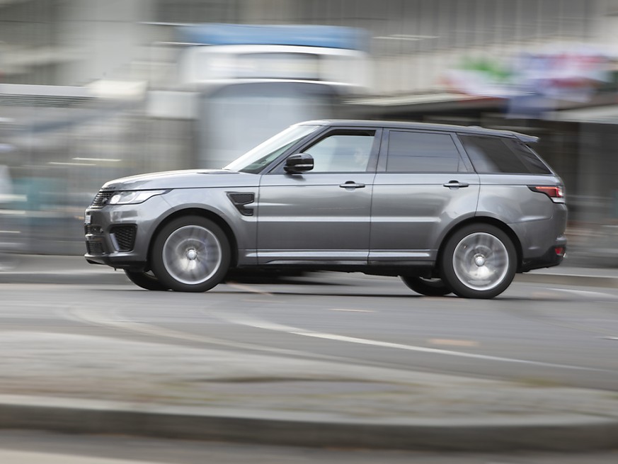 Allradfahrzeuge und SUVs sind nach wie vor beliebt. Dies ist einer der Gründe dafür, dass das CO2-Ziel bei den Neuwagen nicht erreicht wird. (Symbolbild)