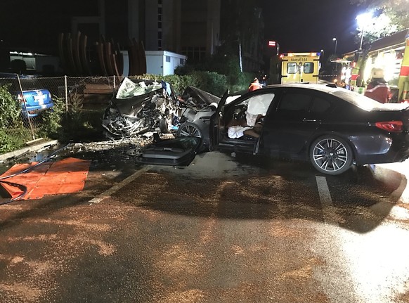 Der Lenker, der den Horrorcrash in Dietikon verursacht hat, muss für vorerst drei Monate in Untersuchungshaft.