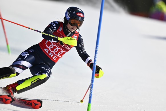 epa12820819 Mikaela Shiffrin of the USA in action during the first run of the Women's Slalom race at the FIS Alpine Skiing World Cup in Are, Sweden, 15 March 2026. EPA/PONTUS LUNDAHL SWEDEN OUT S ...