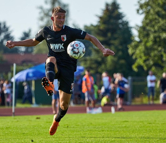 Bad Woerishofen, Deutschland 18.07.2018, Testspiel, Freundschaftsspiel, FC Augsburg - FC Middlesbrough, Simon Asta (FCA) in Aktion ( DeFodi501 *** Bad Woerishofen Germany 18 07 2018 Friendly Match FC  ...