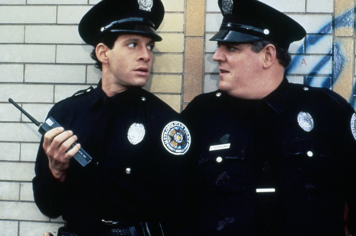 POLICE ACADEMY 2: THEIR FIRST ASSIGNMENT, from left: Steve Guttenberg, Peter Van Norden, 1985. Warner Bros. / Courtesy Everett CollectionMSDPOAC WB008 PUBLICATIONxINxGERxSUIxAUTxONLY Copyright: xx MSD ...