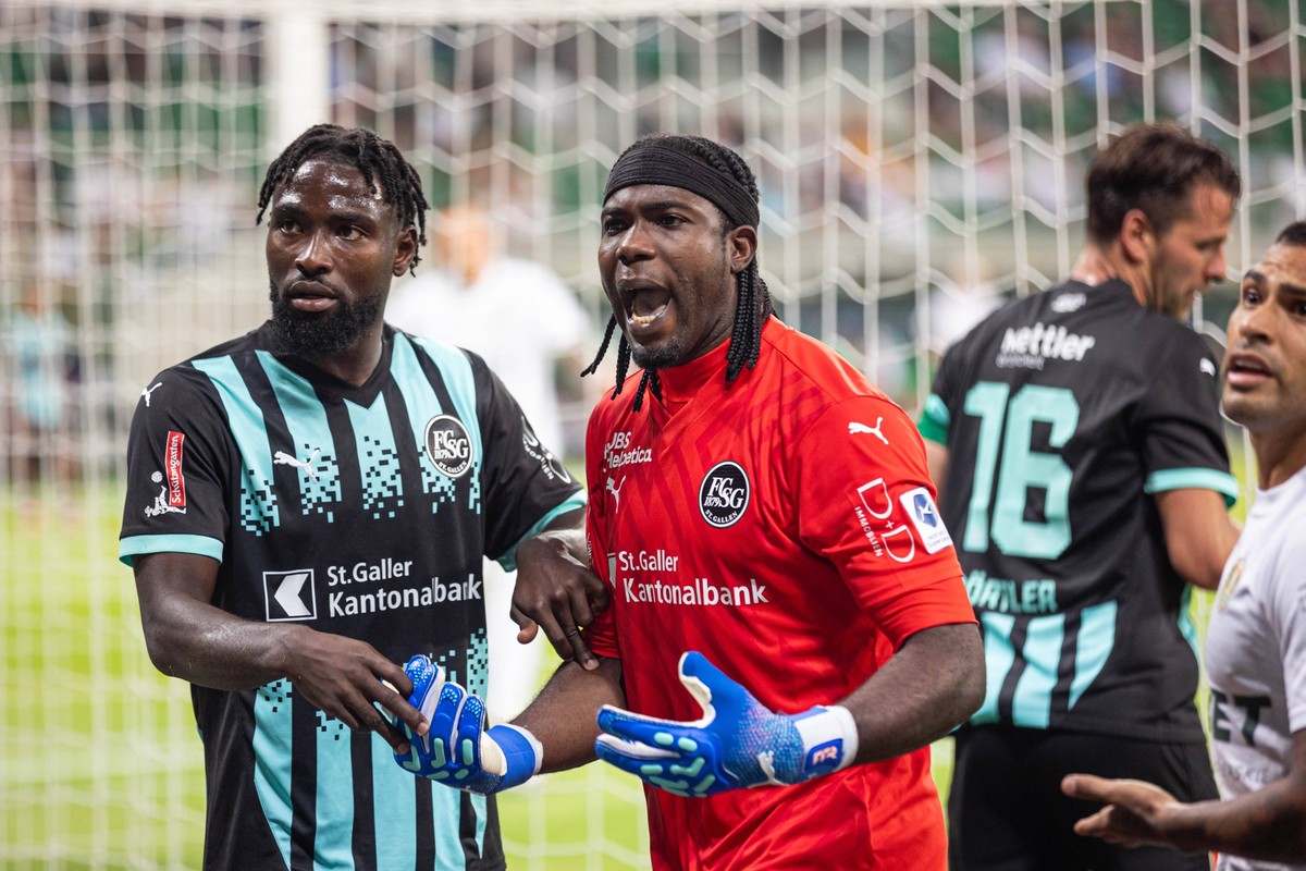 WROCLAW 15.08.2024 MECZ III RUNDA ELIMINACYJNA LIGA KONFERENCJI SEZON 2024/25 --- UEFA EUROPA CONFERENCE LEAGUE THIRD QUALIFYING ROUND MATCH: SLASK WROCLAW - FC ST.GALLEN nz LAWRENCE ATI ZIGI STEPHAN  ...