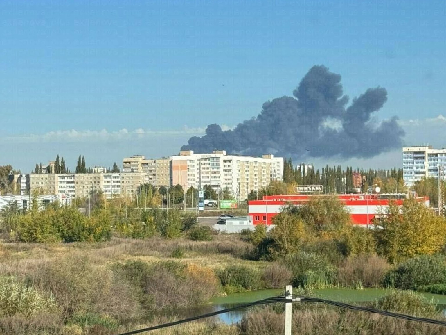 Dunkle Rauchschwaden über der Neftekhim Ölraffinerie in Salavat, Provinz Bashkortostan. (Gepostet auf X, 24. September 2025)