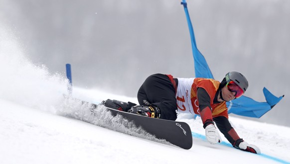 epa06559260 Nevin Galmarini of Switzerland in action during the Men&#039;s Snowboard Parallel Giant Slalom (PGS) Qualification Run at the Bokwang Phoenix Park during the PyeongChang 2018 Olympic Games ...