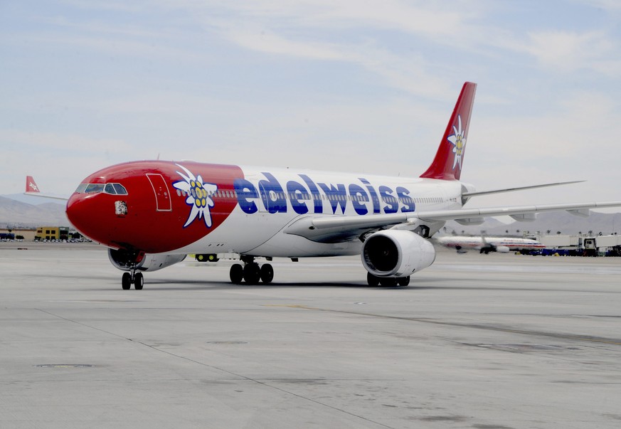 epa04192815 In this photo provided by the Las Vegas News Bureau, Switzerland&#039;s Edelweiss Air makes its first scheduled non-stop flight from Switzerland to Las Vegasâ€™ McCarran International Airp ...