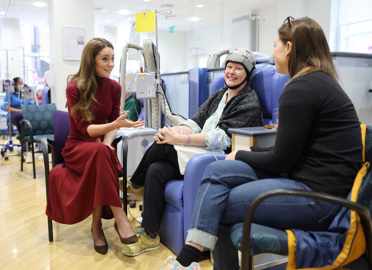 LONDON, ENGLAND - JANUARY 14: Catherine, Princess of Wales talks with Katherine Field during a visit to The Royal Marsden Hospital on January 14, 2025 in London, England. The Prince and Princess of Wa ...