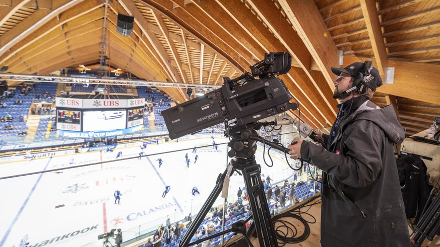 TV man before the game between HC Ambri-Piotta and Salavat Yulaev Ufa, at the 93th Spengler Cup ice hockey tournament in Davos, Switzerland, Thursday, December 26, 2019. (KEYSTONE/Melanie Duchene)