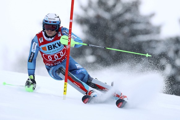 Norway&#039;s Henrik Kristoffersen competes during an alpine ski, men&#039;s World Cup Slalom in Wengen, Switzerland, Sunday, Jan. 15, 2017. (AP Photo/Alessandro Trovati)