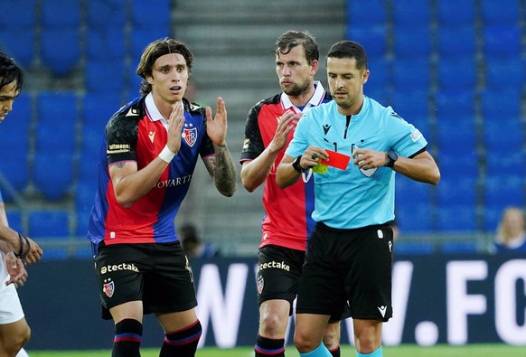 Fu�ball, ECL Quali, FC Basel - FK Tobyl Qostanai Foto Manuel Geisser 27.07.2023 St.Jakob Park Basel League ConferenzeHerren Saison 2027/2028 FC Basel - FK Tobol Kostanay 1:3 Bild : Platzverweis fuer R ...