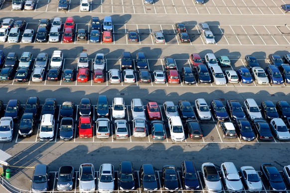 Parkplatz Balsberg beim Flughafen Zürich.