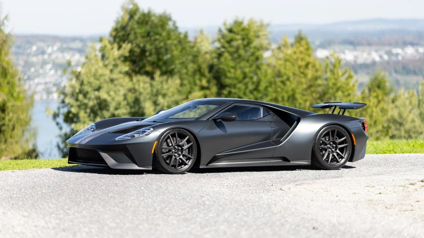 2021 Ford GT Carbon Series

CHF585,000 - CHF645,000 

Single Swiss ownership; shows only 261.3 kilometres at the time of cataloguing
 Limited-edition Carbon Series, of which reportedly just 50 example ...