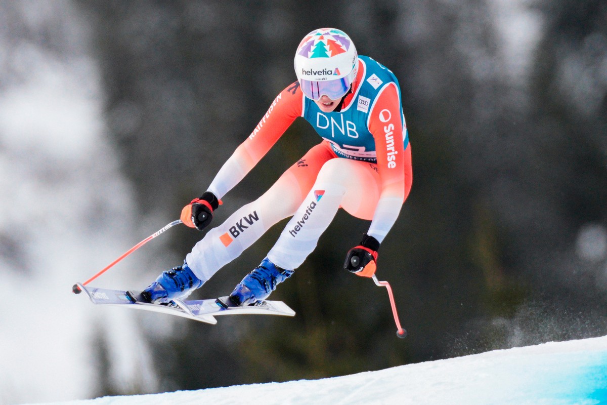 epa11931901 Michelle Gisin of Switzerland in action during the Women's Downhill at the FIS Alpine Skiing World Cup in Kvitfjell, Norway, 01 March 2025. EPA/Stian Lysberg Solum NORWAY OUT