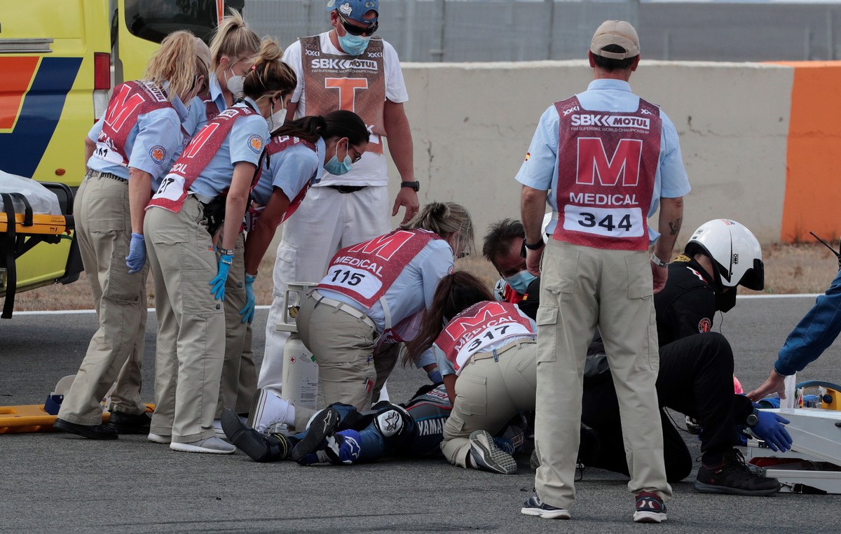 epa09487274 Paramedics take care of Spanish SuperSport300 rider Dean Berta Viñales (Viñales Racing Team) after an accident happened during a Superbike World Championship's Motul Spanish Round rac ...
