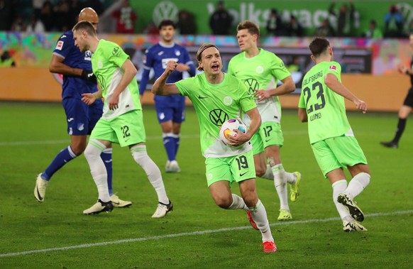 VfL vs. Hoffenheim, 1.BL Wolfsburg, February 4, 2024, Football - VfL Wolfsburg vs. TSG 1899 Hoffenheim, 1.BL, season 2023/24.  Lovro Madjer celebrates Wolfsburg's penalty kick to make the score 2-2 Wolfsburg ***...