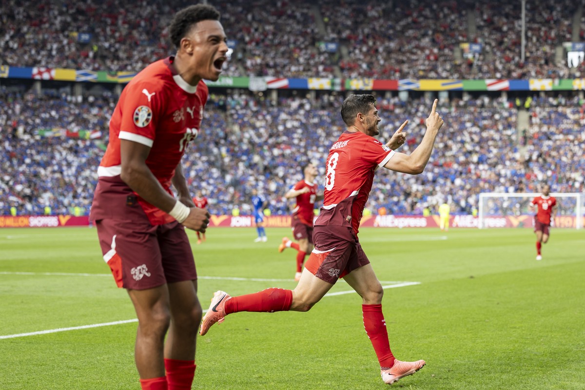Switzerland's Remo Freuler, right, celebrates with teammate Dan Ndoye, left, after scoring the 1:0 during a round of 16 match between Switzerland and Italy at the Euro 2024 soccer tournament in B ...