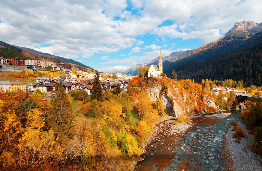 Scuol, Kirche San Geer, Bild: Shutterstock