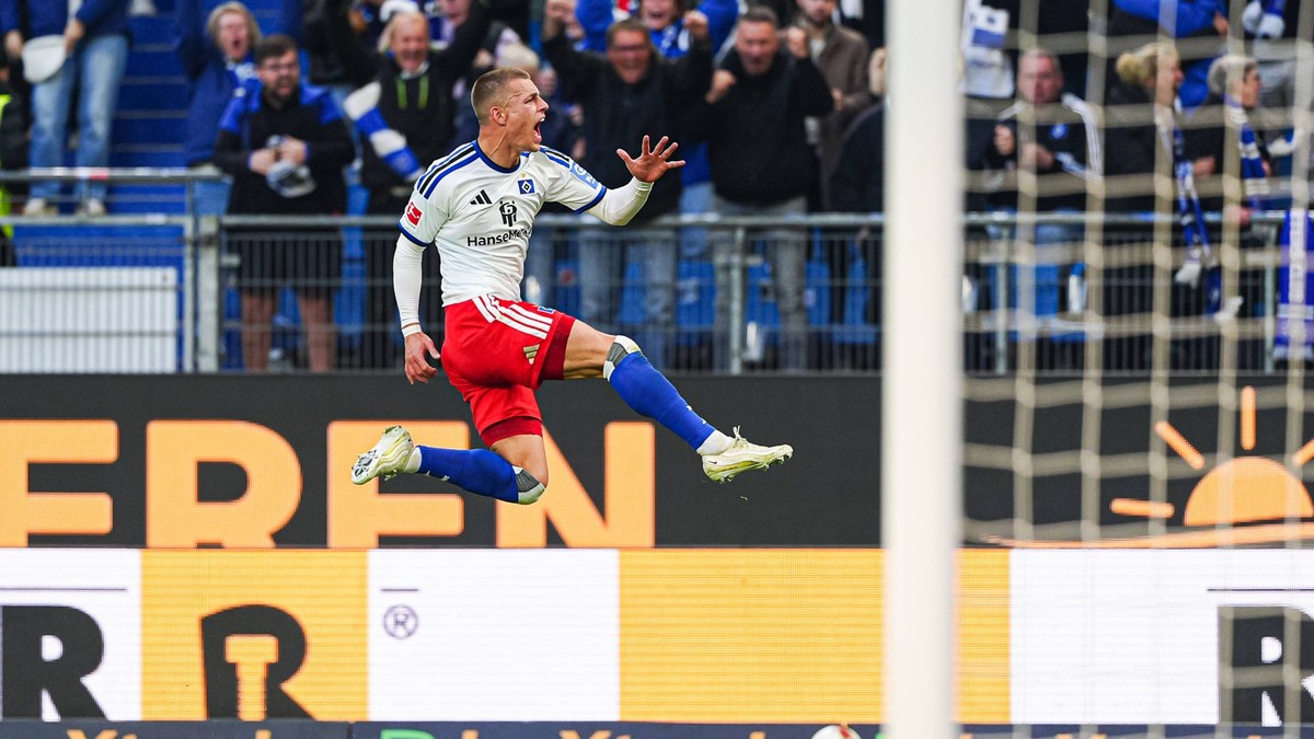 Torjubel nach Tor zum 1:0 Miro Muheim Hamburger SV, 28 GER, Hamburger SV vs. VfB Stuttgart, Fuﾟball, 1. Bundesliga, Spieltag 06, Saison 2026/2027, 17.10.2026 DFL REGULATIONS PROHIBIT ANY USE OF PHOTOG ...